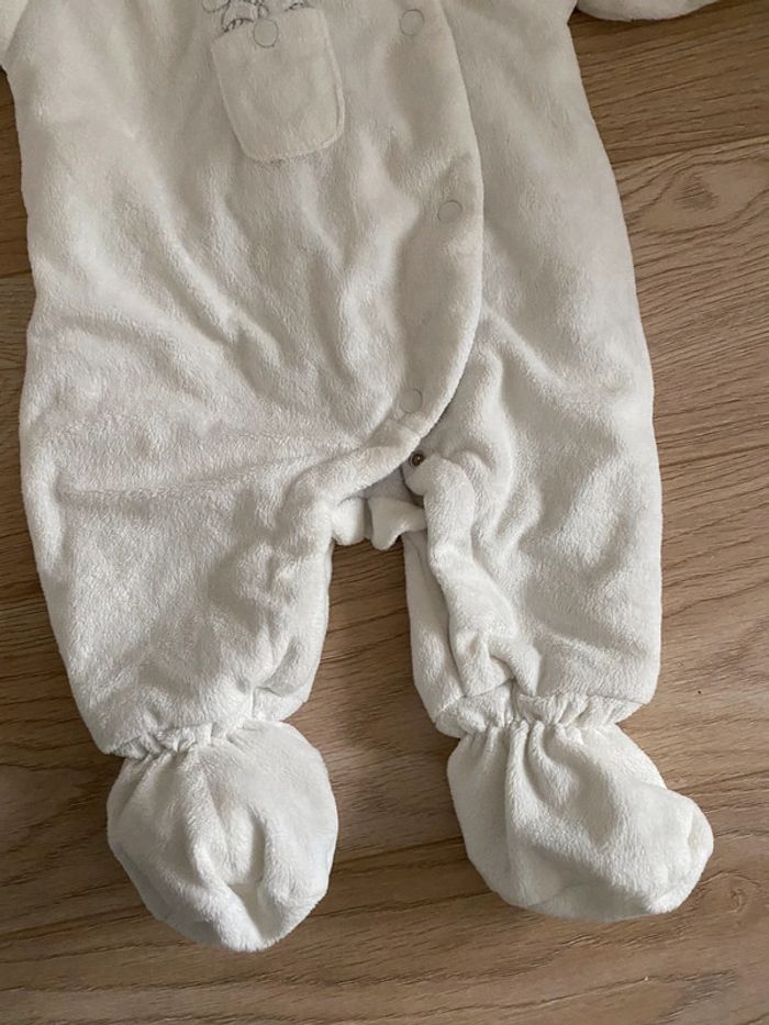 Combinaison hiver 1 mois blanc avec gants intégrés - photo numéro 2