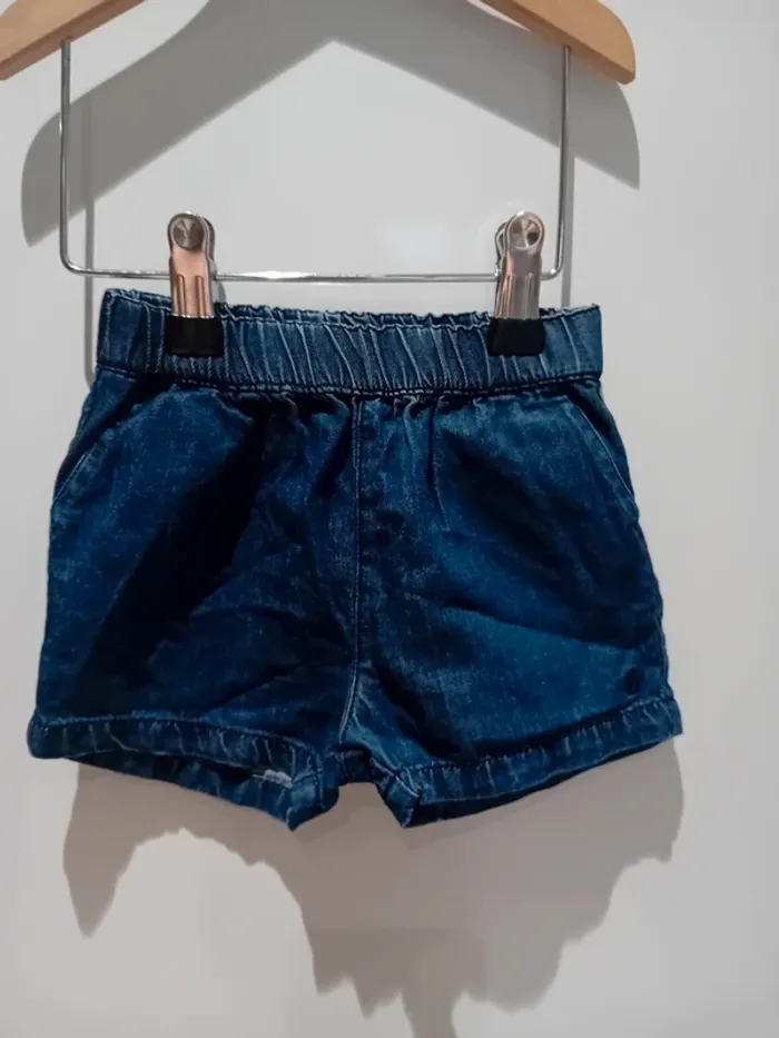 Lot de 3 vêtements été/demi saison: short gilet et Tee shirt - photo numéro 10