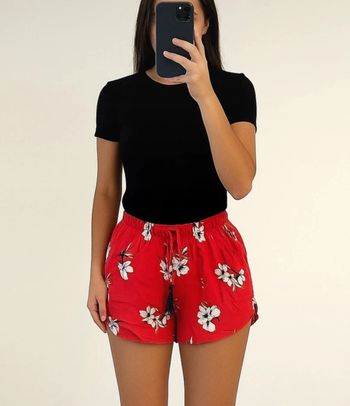 Short tendance Primark, taille 36, en bon état.