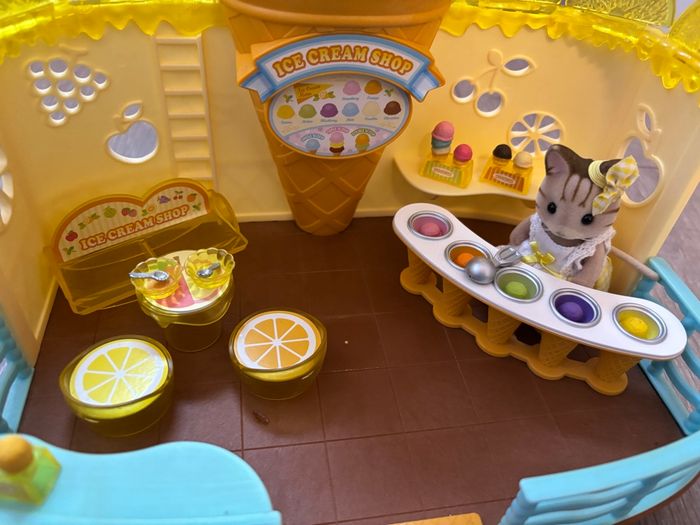 Sylvanian - La glacier de la plage avec sa vendeuse