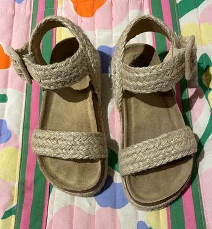 Beaux nu-pieds - photo numéro 2