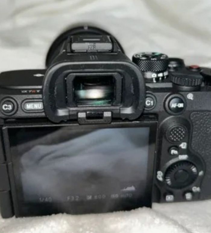 Appareil photo Sony Alpha A7R V en parfait état - photo numéro 2