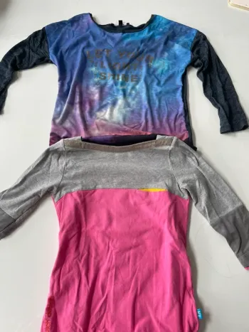 Lot 2 t-shirts fille 8 ans manches 3/4
