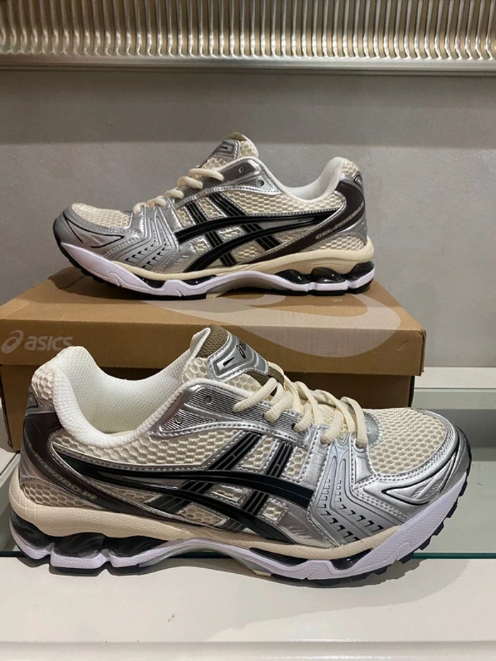 ASICS Gel-Kayano 14  Crème Noire  42