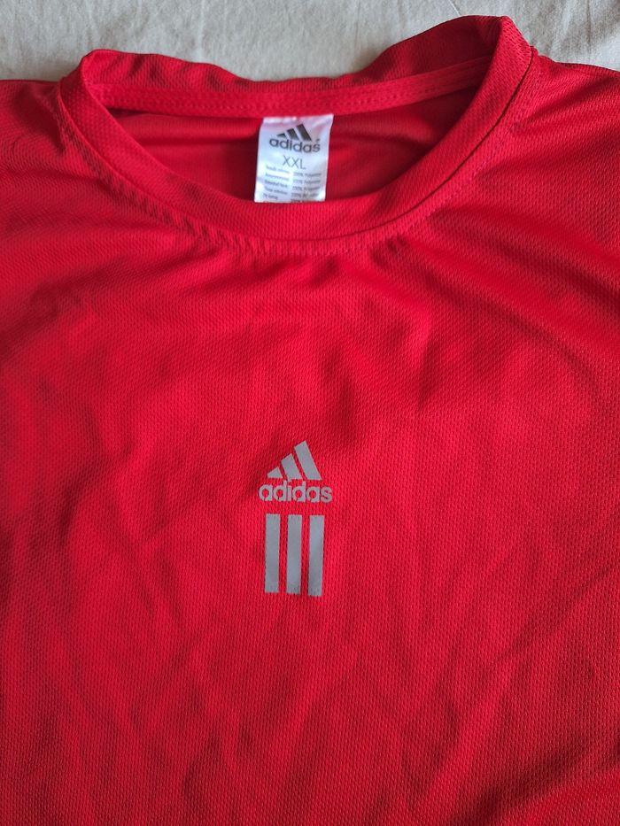 Tee-shirt Adidad Rouge taille XL Neufe sans étiquette - photo numéro 2