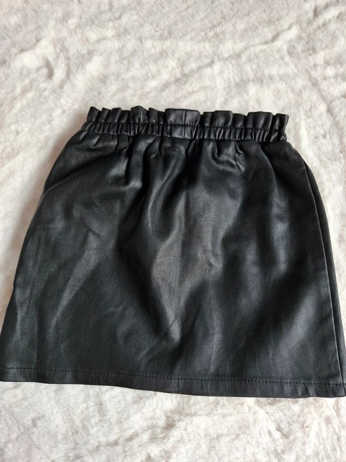 👧 3 ans - jupe imitation cuir uni noir Kiabi - photo numéro 6