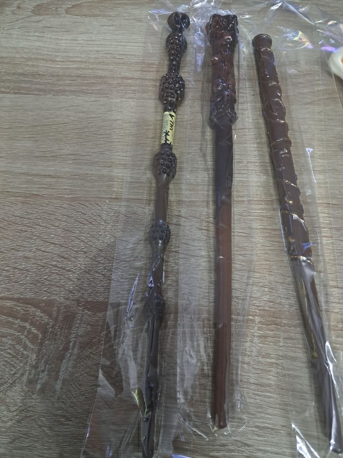 Lot de 4 baguettes Harry Potter vendu avec supports - photo numéro 5