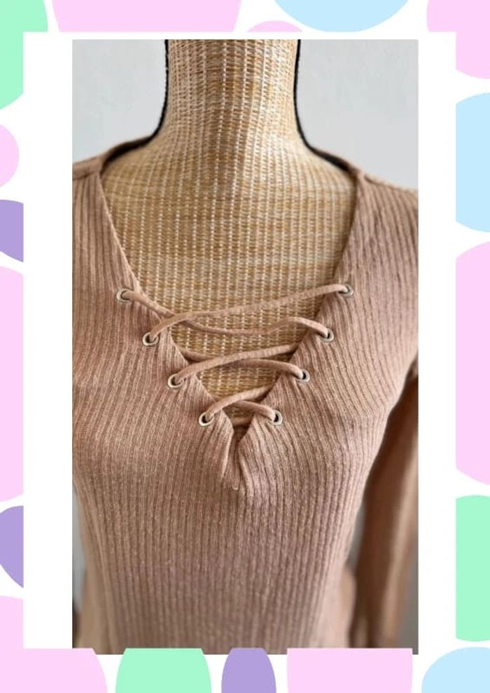 Pull léger col en V avec laçage marron H&M - photo numéro 3