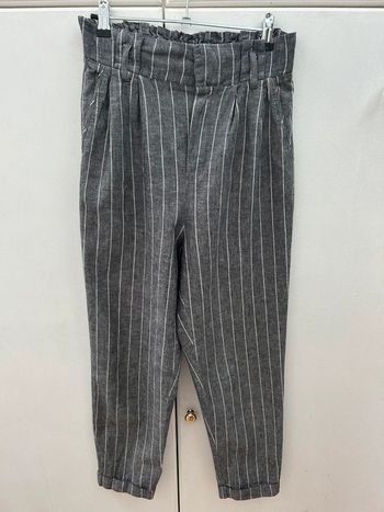 Pantalon en coton et en lin gris à rayures blanches - bershka M