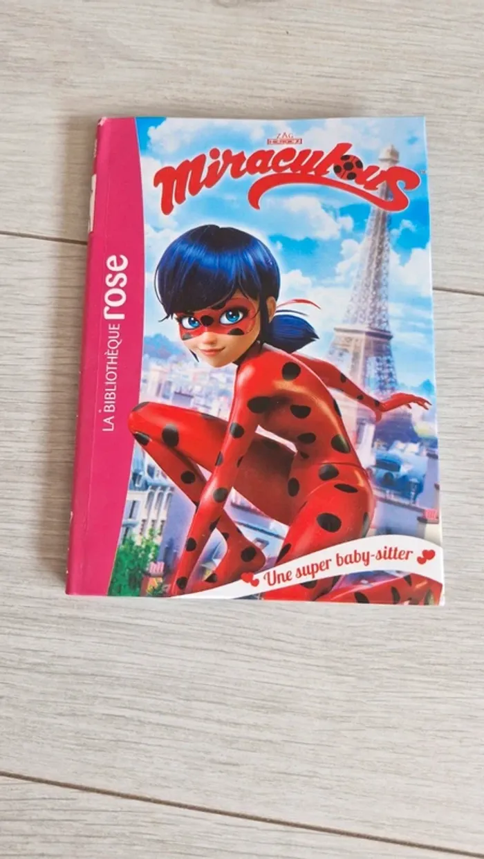 Livre miraculous "Une super baby sitter"
