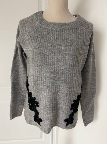 Pull gris et velours noir