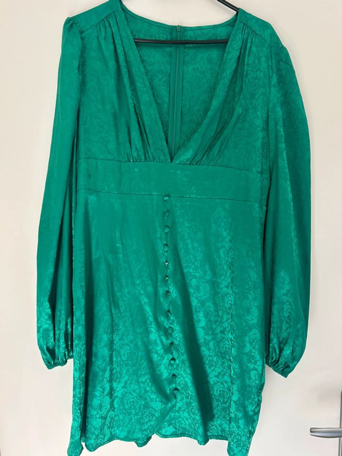 Magnifique robe verte effet satinée taille XL
