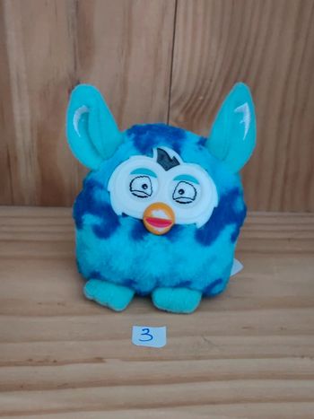 McDonald's 2014 peluche Furby waves