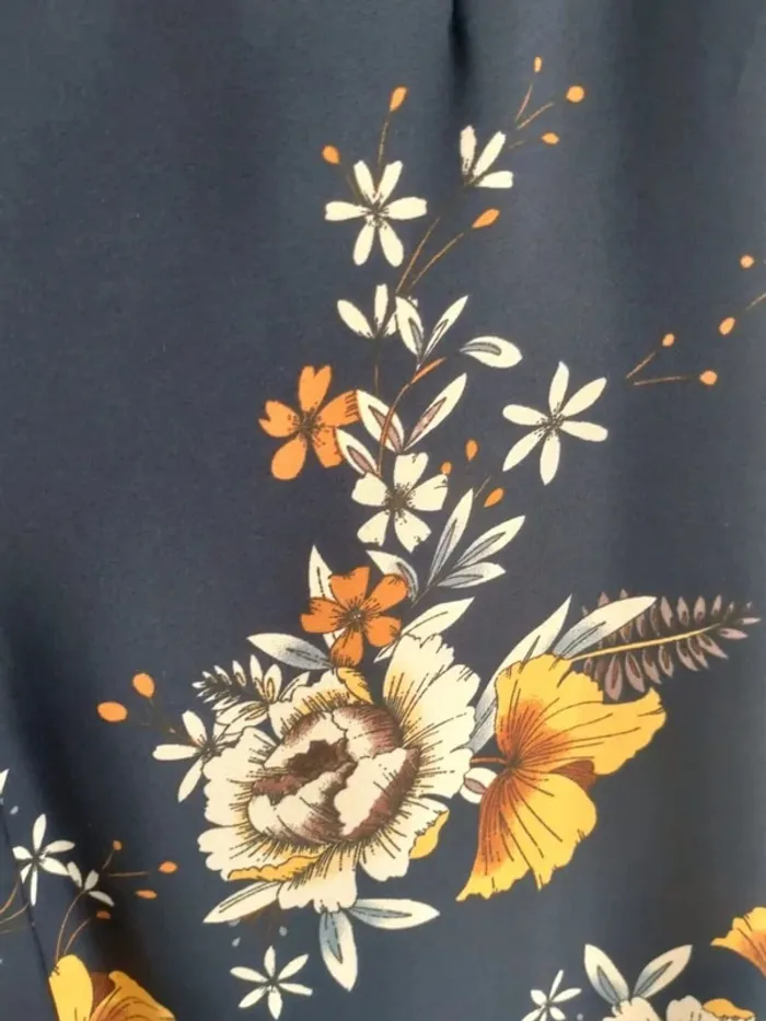 Joli pantalon fluide large à fleurs neuf taille M - photo numéro 3