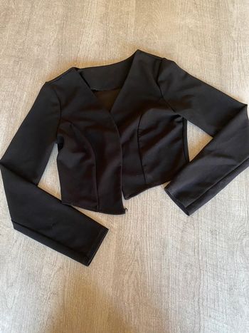 Veste courte noire élégante – femme