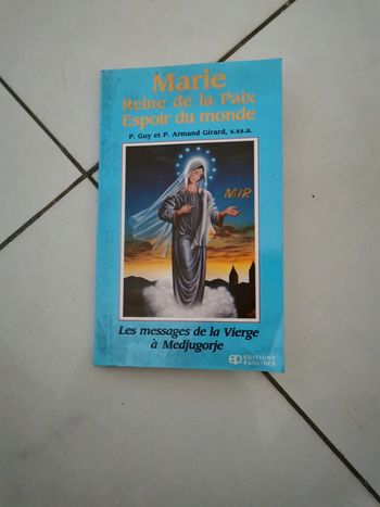 Marie reine de la paix espoir du monde