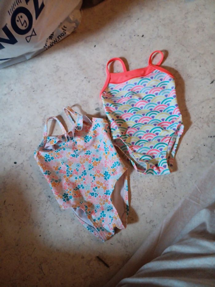 2 maillots plus d'étiquette c'est du 3 mois pas de vinted go