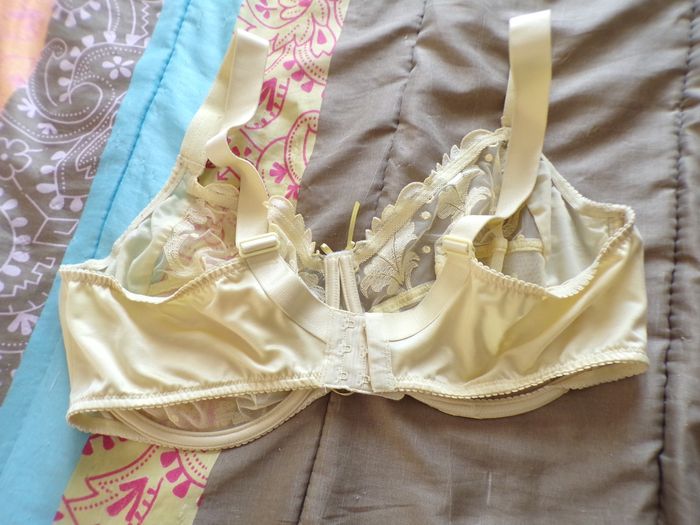 Soutien gorge jaune 110E - photo numéro 3