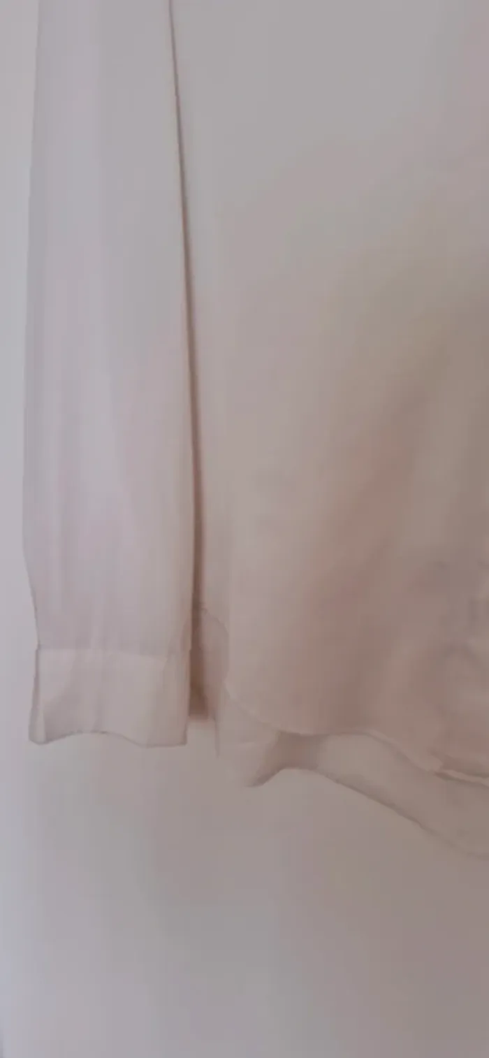 Chemise blanche H&M -excellent etat - Un must-have intemporel tendance LA pièce à avoir 🤍 - photo numéro 2