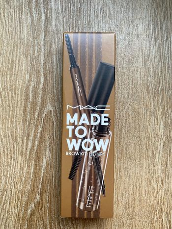 Mac brow kit light