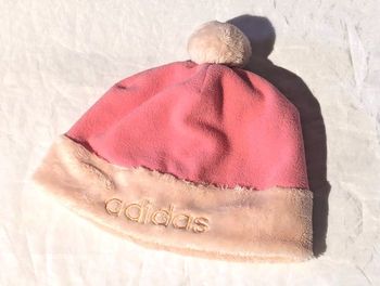 Bonnet Adidas Rose Pompon Rond Bandeau Inférieur Ecriture Vêtement Accessoire Petits Enfants Bébés
