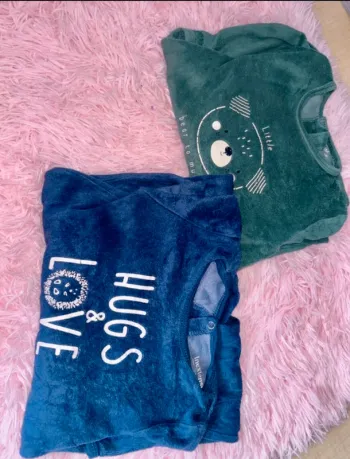 Deux pyjamas 24 mois