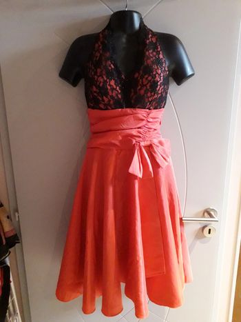 Robe dentelle très bon etat