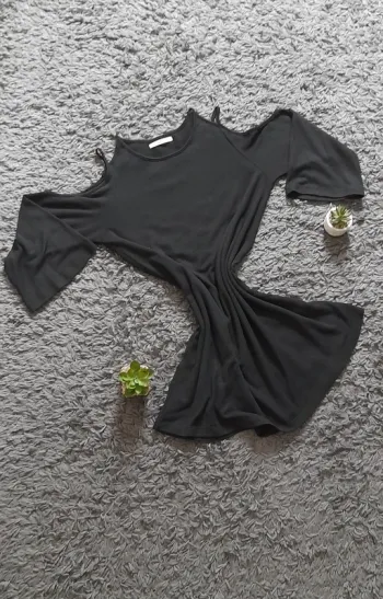 Robe hiver ouverte aux épaules