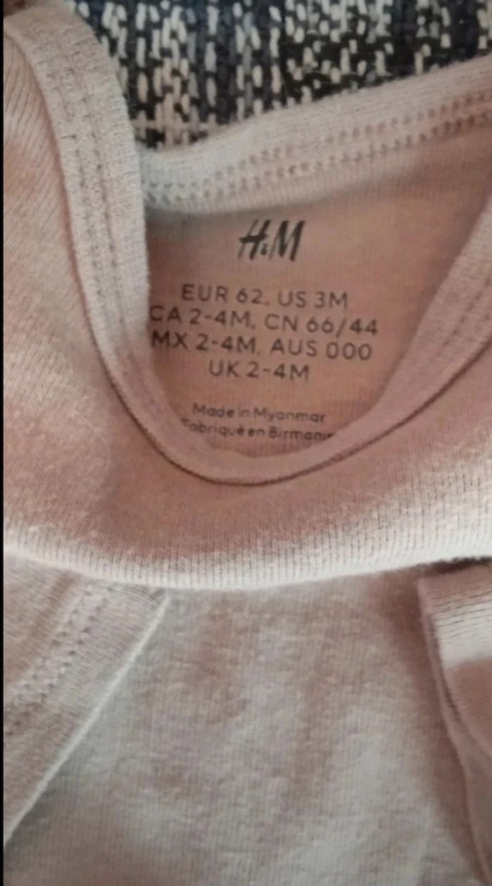 Lot pour enfants mixte - 0/6 Mois - 7 bodies dont 3 nike + 1 bonnet batman - photo numéro 7