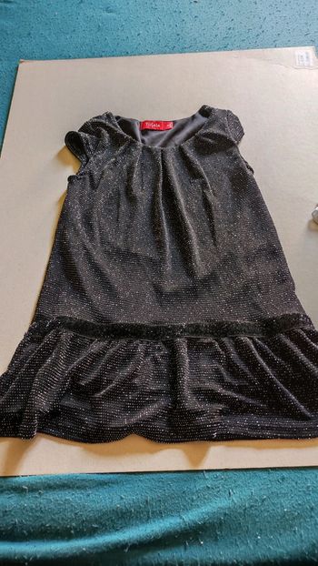 robe noir brillante 3 ans