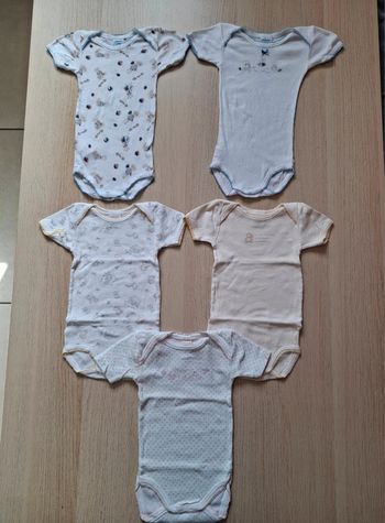 Lot de 5 bodies + 1 offert