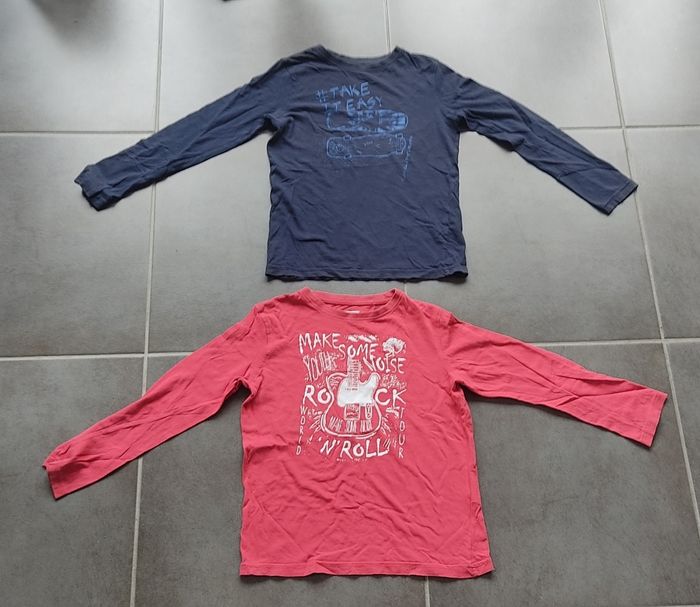 Lot 2 Tshirts rock ans Roll et skate 8 ans In extenso