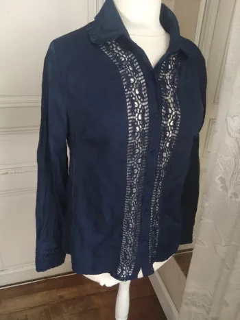 Chemise Cherry Paris T38 – bleu marine ajourée dentelle chic