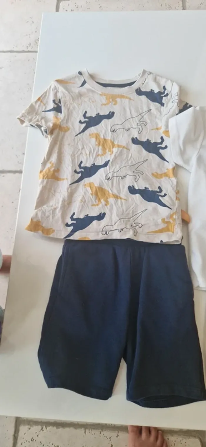 Lot vêtements 5 ans - photo numéro 2