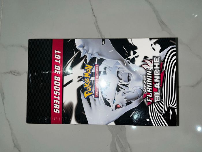 Display Pokémon 10.5 flamme blanche