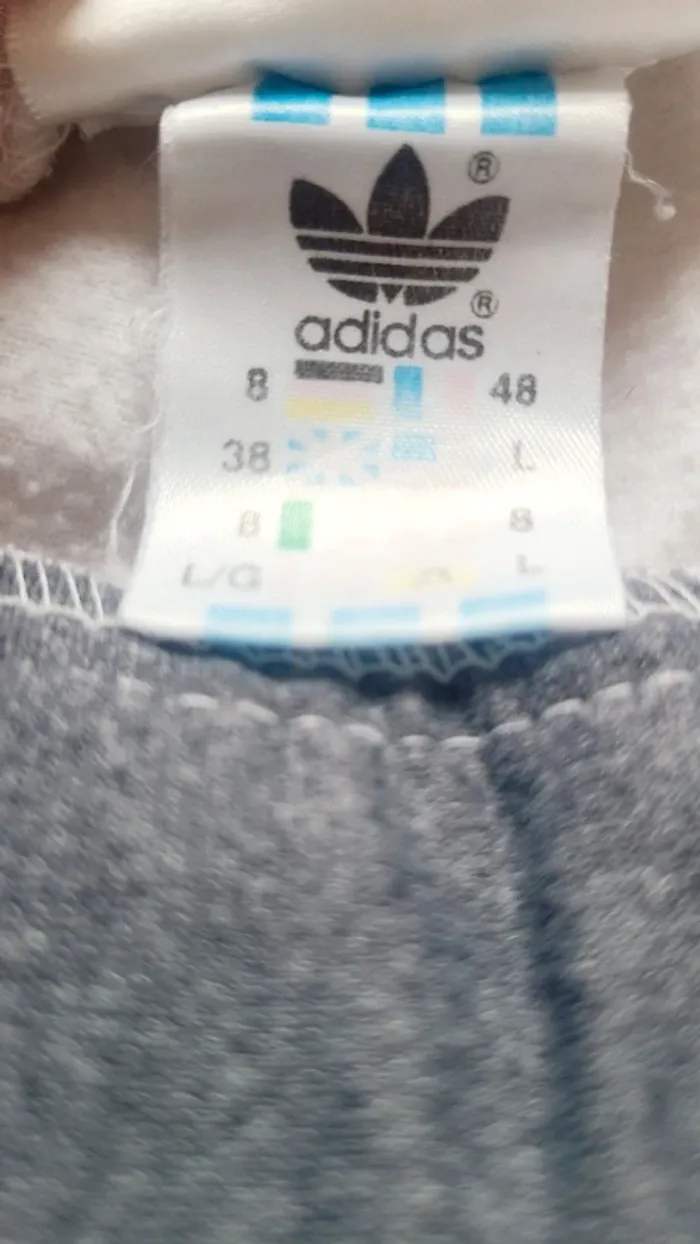 Short Adidas taille XL - photo numéro 3