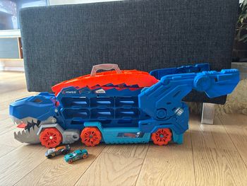 Mega transporteur T-Rex - Hot wheels