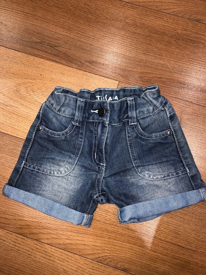 Short en jeans fille🌺 tissaia 3 ans très bon état