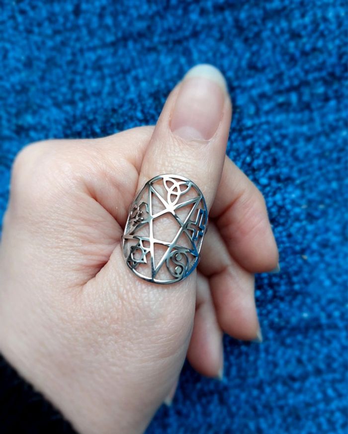 Bague ésotérique