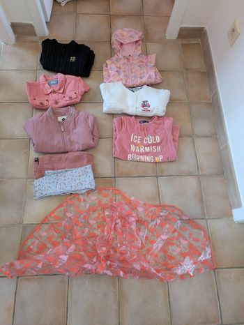Lot vêtements fille vestes + poncho + leggings