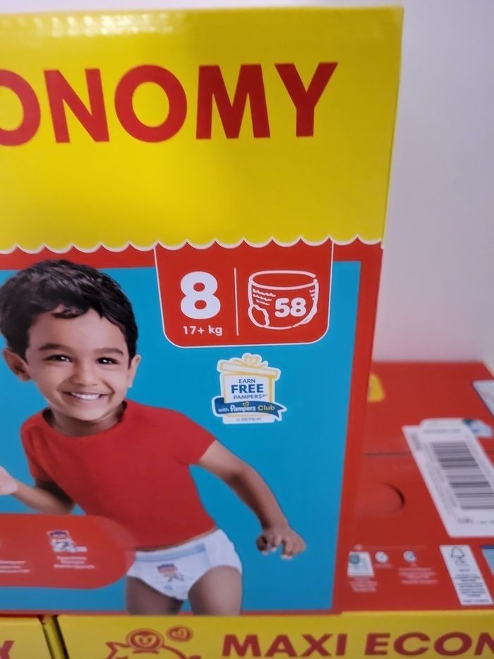 Couches pampers pants taille 8 - photo numéro 2