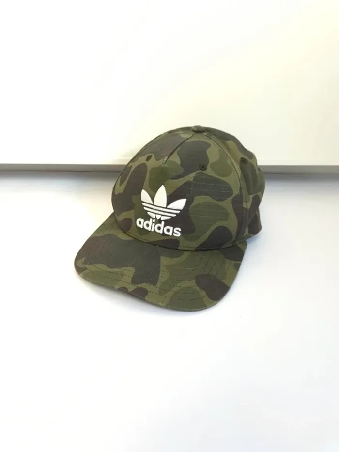 Casquette Adidas militaire logo brodé