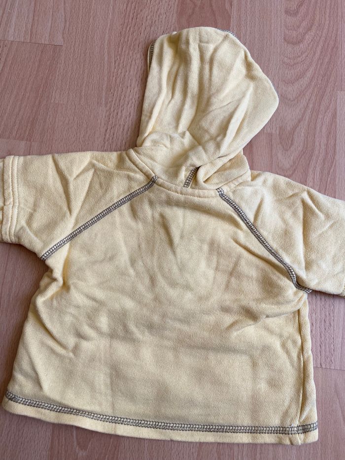 Beau pull/sweat jaune à capuche T. 6 mois/67 cm garçon TBE - photo numéro 4