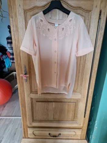 Jolie blouse rose saumon taille m oversize vintage brodé