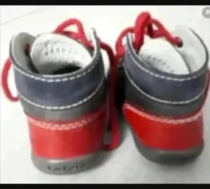 chaussures bottillons bonbon pointure 21 ·Très bon état·Kickers - photo numéro 2