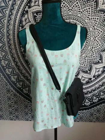 Top bleu ciel avec motifs cactus / lola paris / (M)