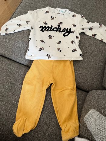 Lot 7 vêtements 12M