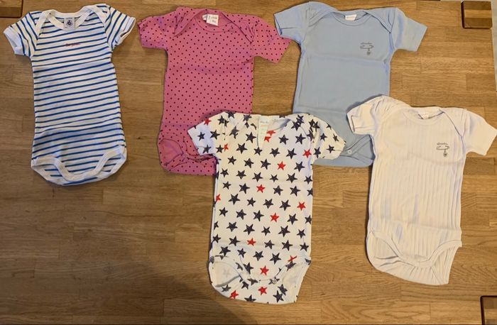 Lot de bodies 👶🏻 12m - photo numéro 2