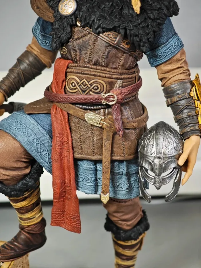 Figurine Assassin's Creed Valhalla : Eivor 25cm Officielle Ubisoft neuve - photo numéro 11