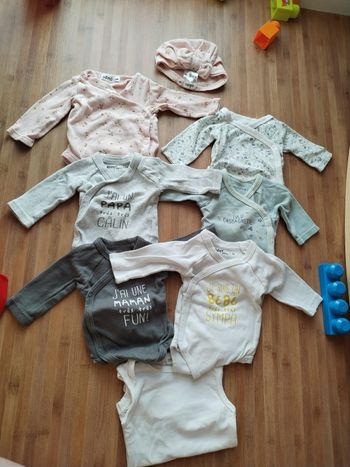 Lot vêtements fille 1 mois